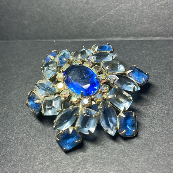 Vintage Prong Set Blue Rhinestone Pin Brooch - Picture 4 of 5